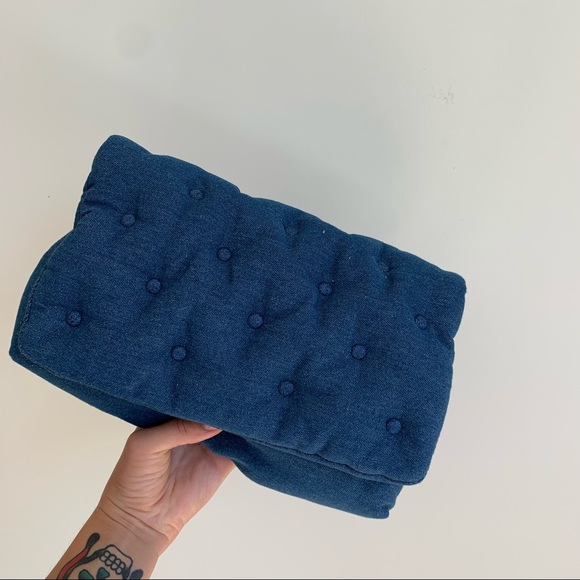 Baguette bag with gold chain - Picture 3 of 5